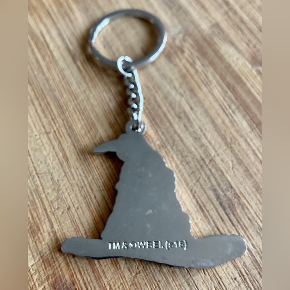 Officially Licensed Metal Raised Relief HARRY POTTER Raven Hat Keychain Fob - Picture 8 of 12